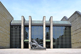 neue pinakothek entrance