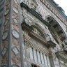 Bergame - Cappella Colleoni,  détail de la façade : polychromie en losanges de marbres rouges, noirs et blancs.