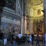 Bergame - Santa Maria Maggiore : transept nord. Fresque murale du XIVe siècle. Dans la chapelle votive, une Vierge à l'Enfant (1584 - retable de Gian Paolo Lolmo).