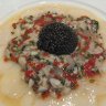 La marinade de la Saint-Jacques respecte parfaitement la délicatesse de la chair, les huîtres sont préparées en tartare légèrement relevé. Excellent caviar d'Aquitaine peu salé qui s'exprime avec subtilité