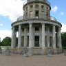 Pagode de Chanteloup - les six étages en retrait reposent sur le péristyle à 16 colonnes et une salle à 16 piliers.  