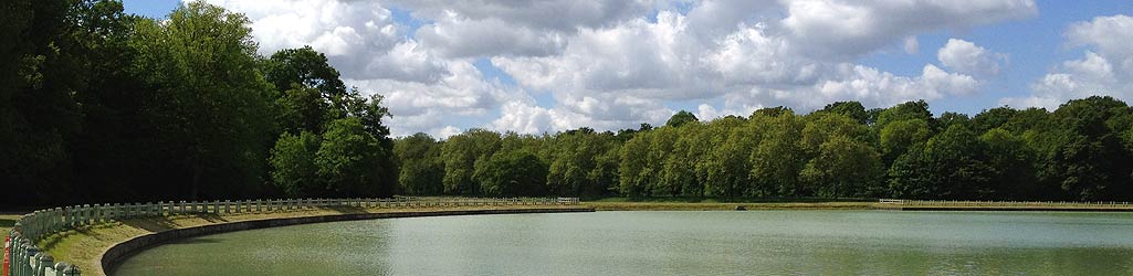 Chanteloup, la pièce d'eau semi-circulaire, vestige de la splendeur du château 