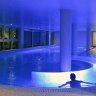 Château des Tourelles, la piscine intérieure : eau de mer, 32°, lumières relaxantes… une perfection.