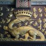 Château de Blois –  l’aile François Ier –  Salle du Conseil – détail du manteau de la cheminée ornée de d’une salamandre couronnée.