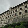 Château de Blois – la façade des Loges. Contrairement au Vatican où les loges forment une galerie de circulation, celles de Blois sont de simples balcons. 