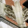 Château de Blois –  l’aile François Ier - détail de la façade coté cour : salamandres royales sur les cheminées.