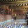 Château de Blois –  l’aile François Ier - la Galerie de la Reine abrite une collection de portraits. Ce type de collection, très en vogue à la Renaissance, marquait l’intérêt porté aux individus. Voir aussi un buste anonyme en plâtre (XIXe siècle) de Ronsard posé sur une stèle de marbre noir gravée d’une épitaphe datant de 1607.