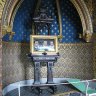 Château de Blois –  l’aile François Ier – la Chambre du Roi – alcôve royale à décor fleurdelysé et au monogramme d’Henri III.