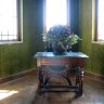 Chenonceau - La Librairie - Dans chaque salle de magnifiques bouquets de fleurs fraîches cultivées au château sont disposés.