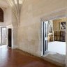 Chenonceau - le vestibule du rez-de-chaussée - entrée du Salon François 1er. Au fond, après l'escalier qui mène aux cuisines l'entrée de la Galerie