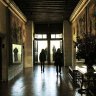 Chenonceau- le vestibule Catherine Briçonnet - au fond, le balcon qui offre une belle vue sur le jardin Catherine de Médicis, la Tour des Marques, le jardin de Diane…