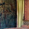 Chenonceau - Chambre Gabrielle d'Estrées - détail des étoffes du lit et de la Tapisserie des Flandres
