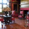 Chenonceau - Chambre César de Vendôme - la fenêtre est encadrée de deux caryatides en bois du XVIIème siècle.