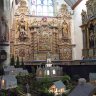 Eglise Notre-Dame de Lampaul-Guimiliau - le retable de Saint Jean Baptiste (XVIIème, au fond) et le retable de saint Anne (XVIIème, à droite)