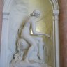 Evian - le Palais Lumière - allégorie de la source Cachat. Les 4 sculptures du hall en pierre de Poitiers sont dues à Louis Charles Beylard. A leurs pieds, une source coule dans une vasque en pierre de La Vernaz