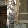 La Villa Lumière, l'entrée principale - détail des atlantes de Pierre Devaux, copies des atlantes de l'Hôtel de Ville de Toulon par Puget.