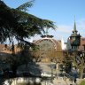 Evian, la buvette Cachat vue des jardins du Griffon Cachat.