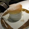 Le Georges à Chartres – Le soufflé chaud au Grand Marnier,  « Le Dessert Tradition » des pâtissiers du Grand Monarque qui traverse les époques et reste présent sur tous les menus.