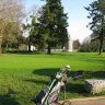 Le golf de La Bretesche part du château puis se déploie dans la forêt avant d'y revenir