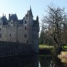 Le château de La Bretesche vu du trou n° 9 du golf