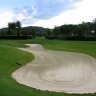 Golf de Chailly – le grand bunker qui défend le green du 16