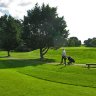 Golf  La Baule – Parcours Lucien Barrière – départ du 17 (Par 3) et en arrière plan le green du 16