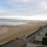 Lumière matinale sur la plage de Cabourg vue de 2ème étage du Grand Hôtel.