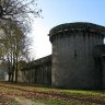 Guérande - les remparts, la tour de la Théologale. Au fond, la porte Saint Michel