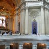 Dôme des Invalides - le Maître-autel et la chapelle d'angle qui abrite le tombeau du maréchal Foch.