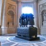 Dôme des Invalides - le tombeau du maréchal Foch (1937) par Paul Landowski (1875-1961). 