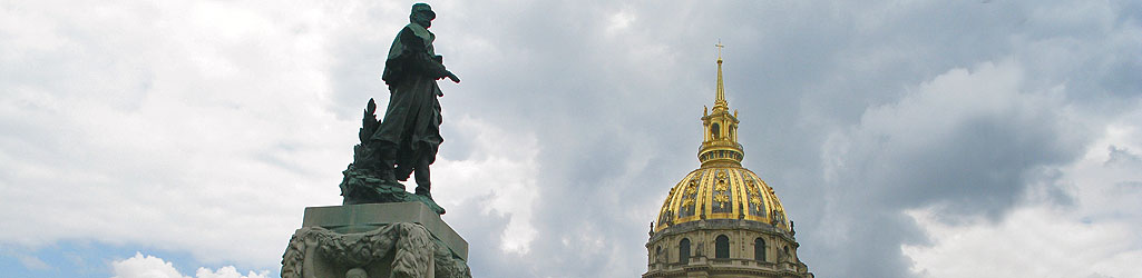 Les Invalides, vue en perspective de la statue du maréchal Gallieni par Jean Boucher et du Dôme. 