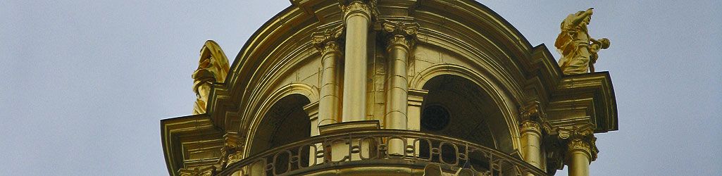 Les Invalides, détail du lanternon du Dôme recouvert de feuilles d'or 