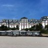 La Baule - le restaurant Eden Beach et l'hôtel Hermitage vus de la plage 