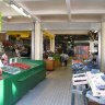 Les bans de Damien Rio et de la maison Pivault (maraîchers au Petit Brangouré à Saint-André-des-Eaux) dans l'ancien marché.