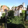 Les Dryades - le manoir, la façade côté vieux village de Pouligny