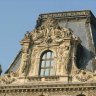 Louvre Cour Napoléon, le faîte du pavillon Colbert. Sculptures : (à gauche) La Science et (à droite) L'Industrie par Louis Elias Robert (1857). Caryatides par Nicolas Victor Vilain (1857). Ensemble sommital La Terre et L'Eau par Nicolas Victor Vilain (1857).