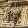 Louvre Cour Napoléon, caryatides (1857) du pavillon Richelieu par Joseph Pollet.