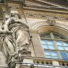 Louvre cour carrée, une des deux caryatides du pavillon de l'Horloge par Philippe de Buyster (1638). Les deux autres (1638) sont des œuvres  de Gilles Guérin.