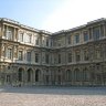Louvre cour carrée, angle de l'aile nord et de l'aile est.