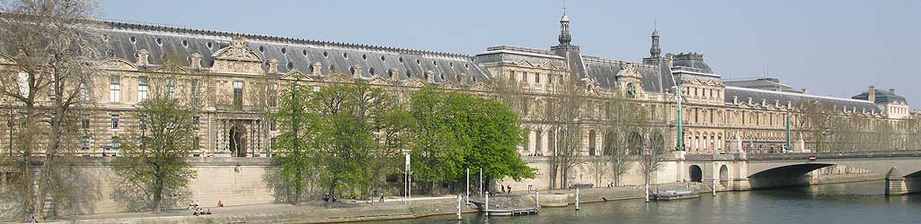 Le quai des Tuileries, le palais du Louvre et le pont du Carrousel vus du quai Voltaire