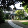 Le Manoir du Lys à Bagnoles de l'Orne - l'entrée du bâtiment principal