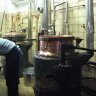 Les alambics en cuivre de la distillerie Metté sont de petite taille pour une concentration optimale des arômes.  