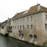 Le musée Courbet à Ornans vu du Grand Pont