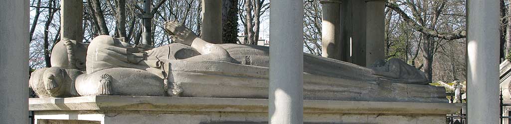 Cimetière du Père-Lachaise - gisants d'Héloïse & Abélard -division 7