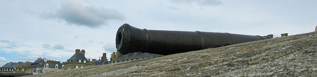 Saint-Malo, canon sur les remparts