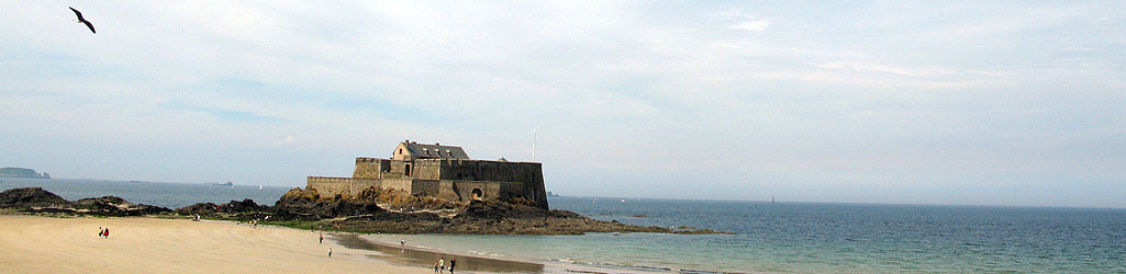  Saint-Malo, le Fort national vu de la plage du Sillon – mai 15h30