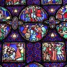 Déambulatoire, faisant fond à l'autel, vitrail de la Passion (1838-39), œuvre de Louis Steinheil et Reboulleau exécutée dans le style néogothique d'après un vitrail de la Sainte-Chapelle. 