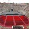 Vérone - l'Arena - l'amphithéâtre de Vérone, de forme ovale,138 m de long et 44 étages de gradins peut accueillir 25000 spectateurs.